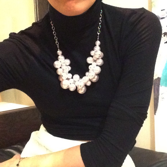 Jewelry - Pink faux  pearl cluster necklace